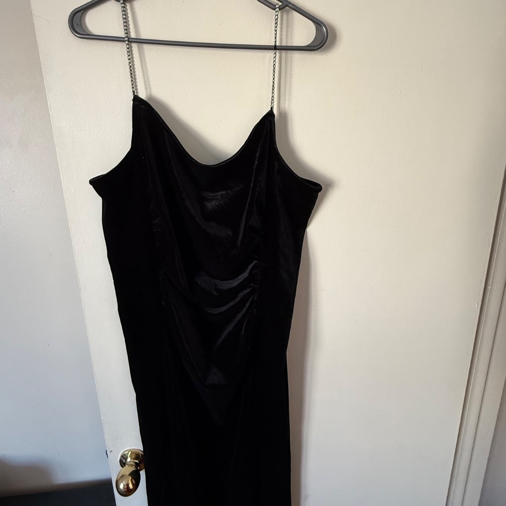 Robe - Picture 2 of 2